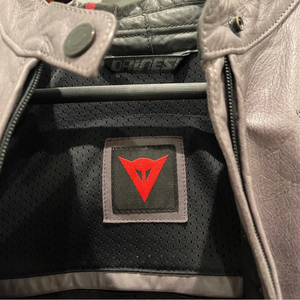 Dainese women’s leather motorcycle jacket - 42 - Picture 7 of 9